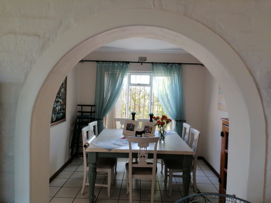 To Let 4 Bedroom Property for Rent in Heldervue Western Cape
